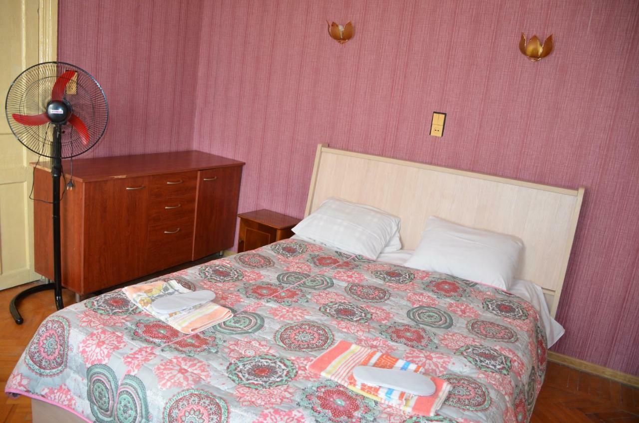 Friends House Hotel Kutaisi Exterior photo