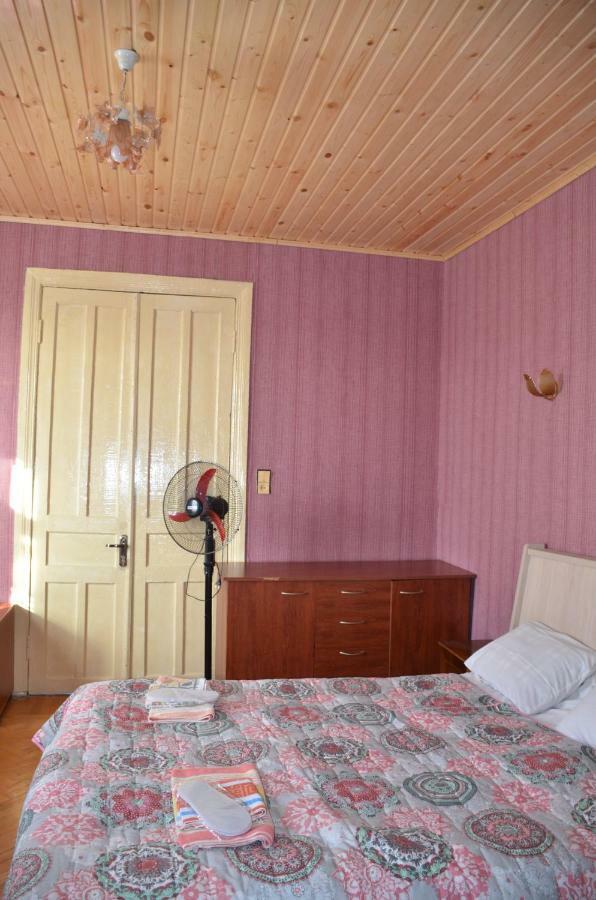 Friends House Hotel Kutaisi Exterior photo